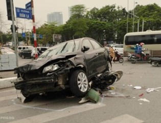 TRÁCH NHIỆM CỦA CHỦ Ô TÔ ĐÂM HÀNG LOẠT XE MÁY TẠI HÀ NỘI